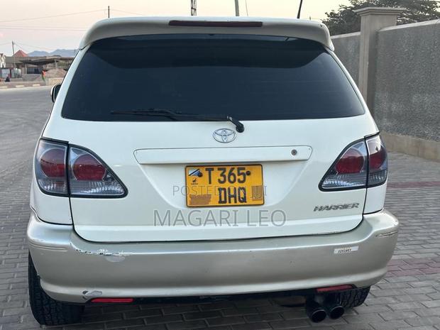 Toyota Harrier 2005 White