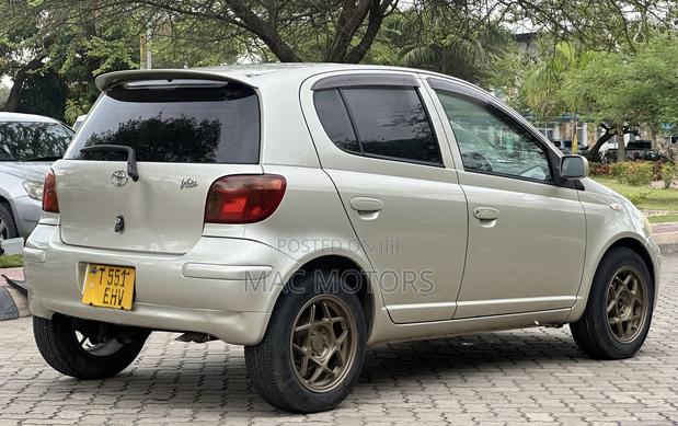 Toyota Vitz 1.3 FWD 5dr 2002 Beige