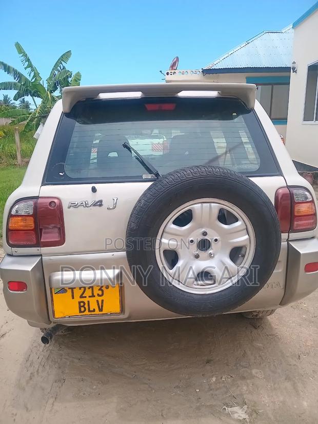 Toyota RAV4 1999 White