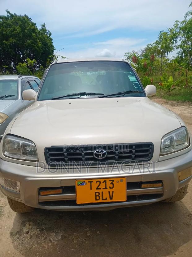 Toyota RAV4 1999 White