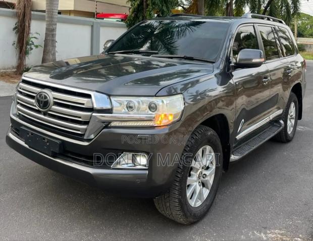 Toyota Land Cruiser 2018 Gray