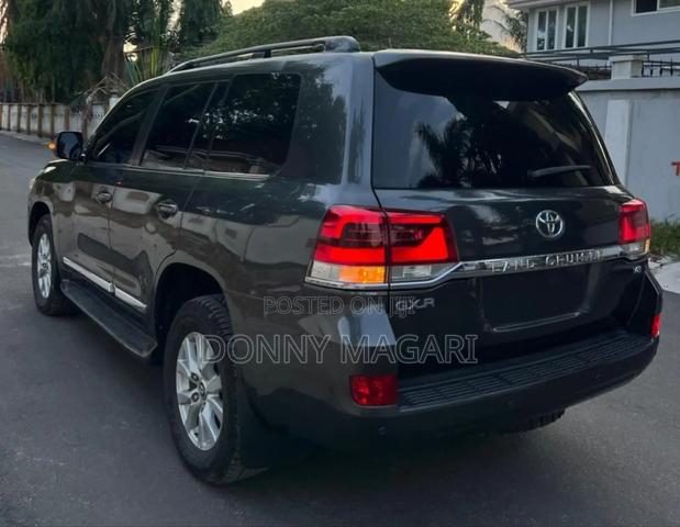 Toyota Land Cruiser 2018 Gray