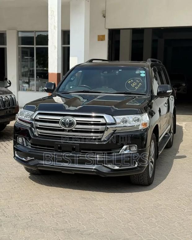 Toyota Land Cruiser 4.6 V8 ZX 2016 Black