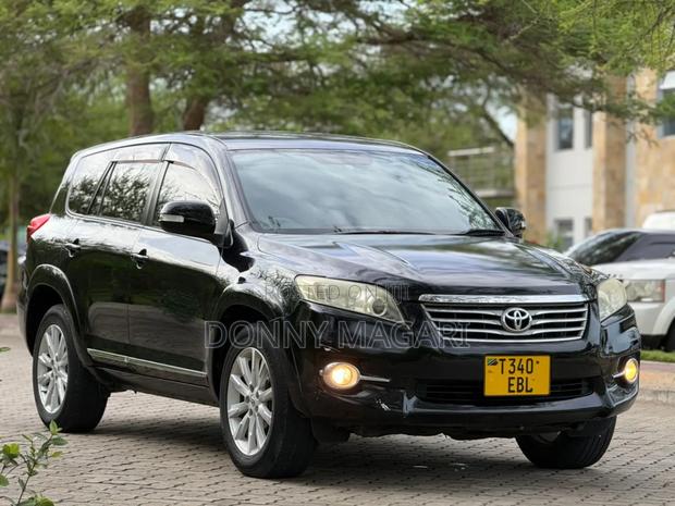Toyota Vanguard 2011 Black