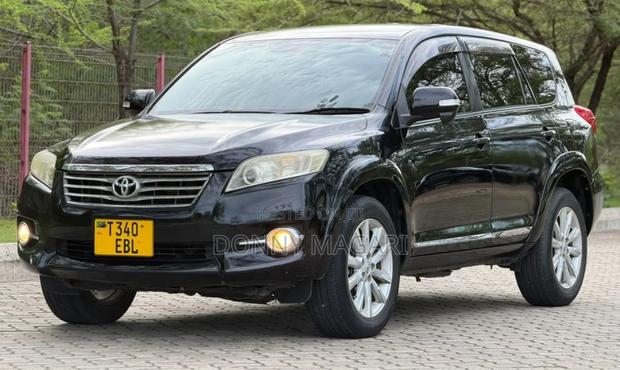 Toyota Vanguard 2011 Black