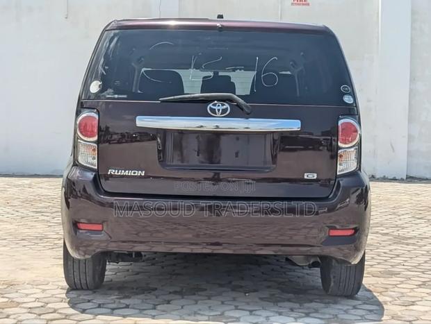 Toyota Corolla Rumion Hatchback 1.8 AWD 2010 Black