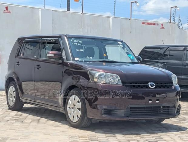 Toyota Corolla Rumion Hatchback 1.8 AWD 2010 Black