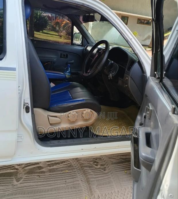 Toyota Hilux 2.5 Cab 2005 White