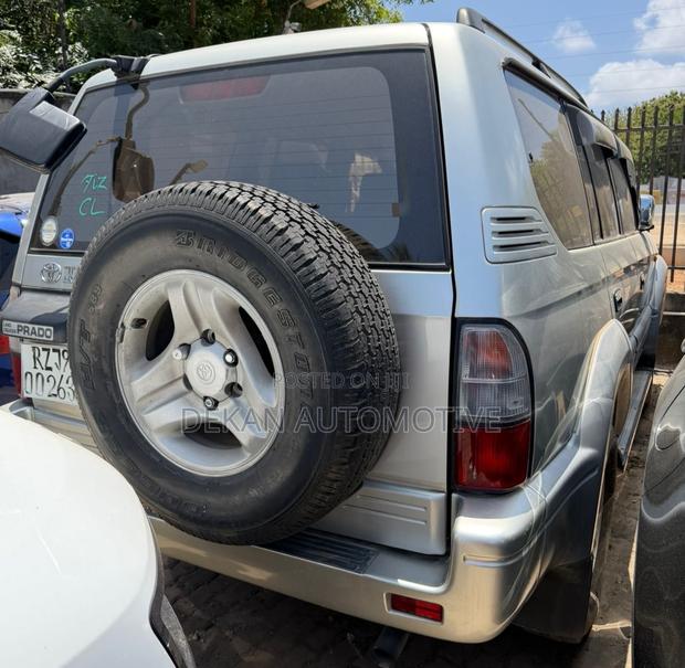 Toyota Land Cruiser Prado 2.7 5dr 2003 Silver