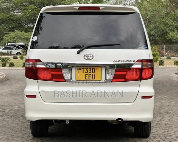 Toyota Alphard 2.4 Petrol FWD 2005 White