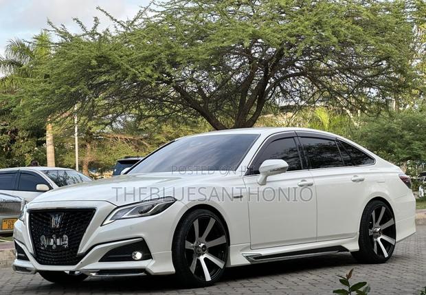 Toyota Crown 2019 White