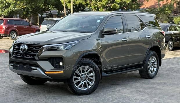 Toyota Fortuner 2021 Green