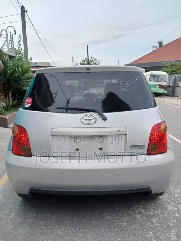 Toyota IST 2005 Silver