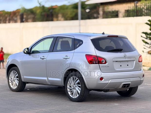 Nissan Dualis 2010 Silver