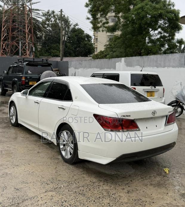 Toyota Crown 2014 White