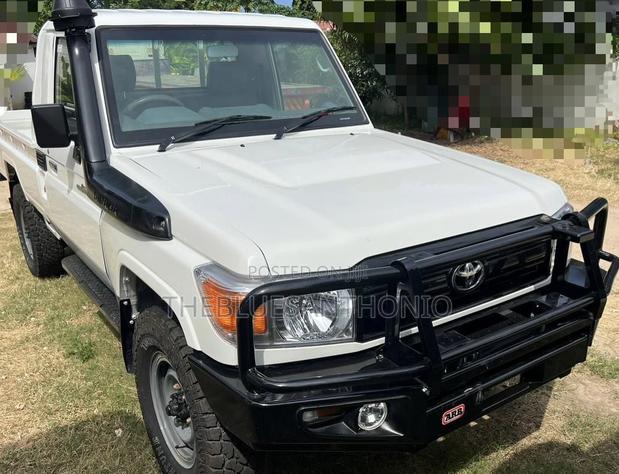 Toyota Land Cruiser 2016 White