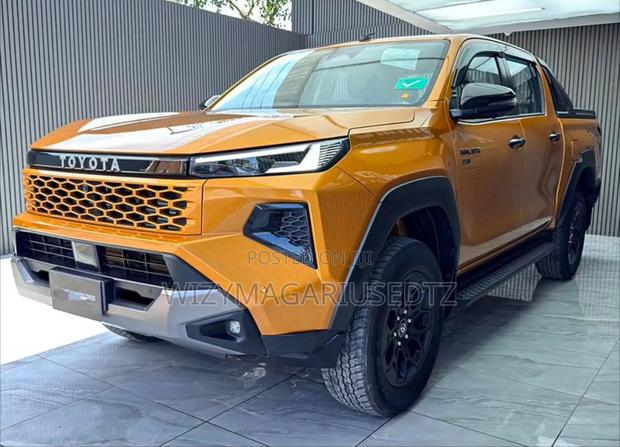 New Toyota Hilux 2025 Gold