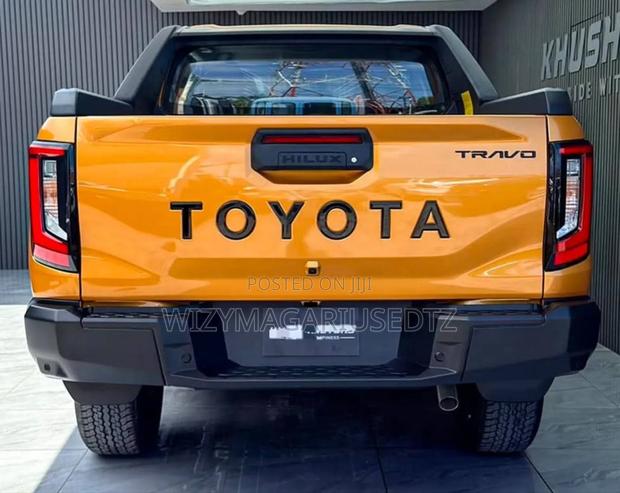 New Toyota Hilux 2025 Gold