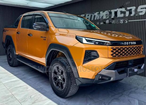 New Toyota Hilux 2025 Gold