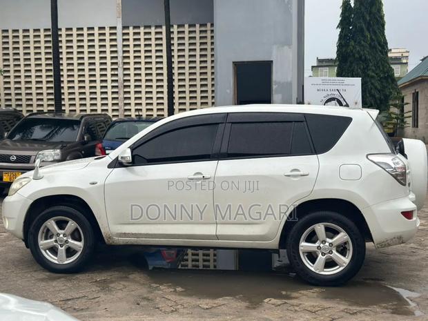 Toyota RAV4 2007 White