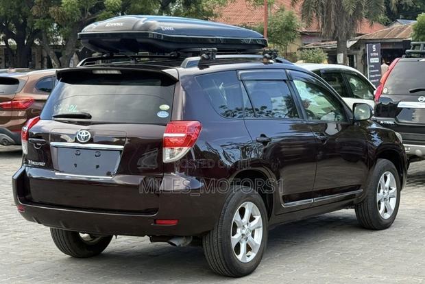 Toyota Vanguard 2010 Burgundy