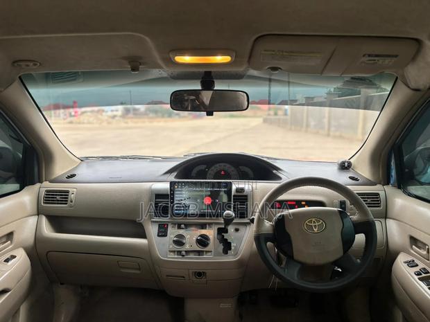 Toyota Raum 2006 Beige