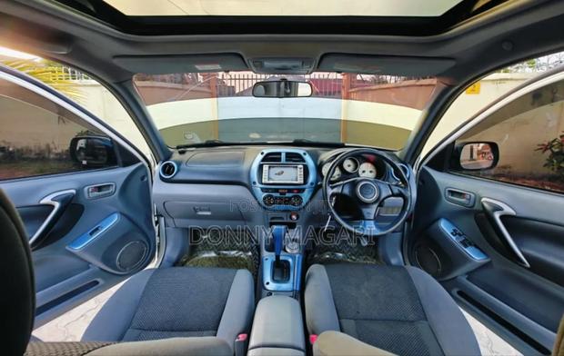 Toyota RAV4 2002 White