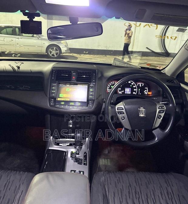 Toyota Crown 2010 Matt Black