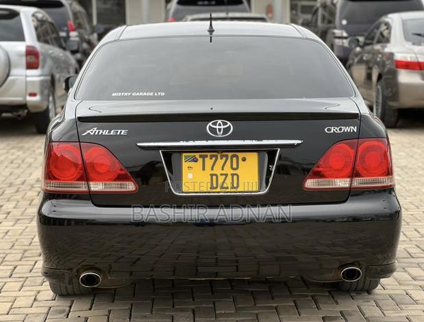 Toyota Crown 2006 Black