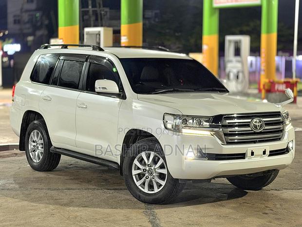 Toyota Land Cruiser 4.6 V8 AX G Selection 2016 White