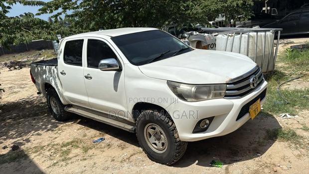 Toyota Hilux 2015 White