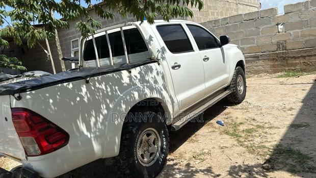 Toyota Hilux 2015 White