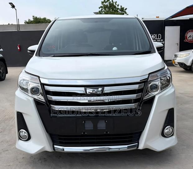 Toyota Noah 2014 White