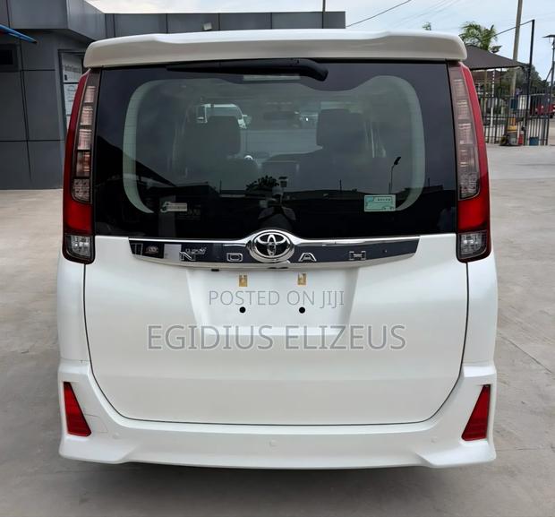 Toyota Noah 2014 White