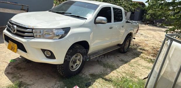 Toyota Hilux 2015 White