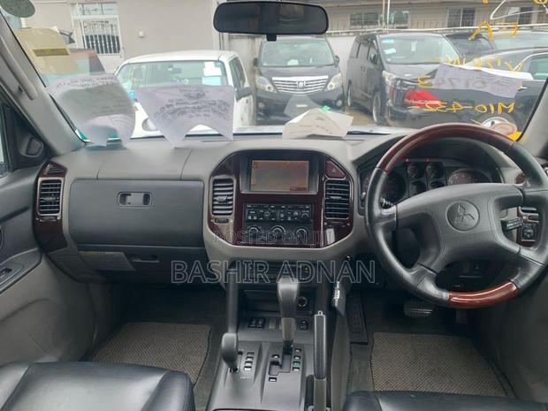 Mitsubishi Pajero 2000 Silver