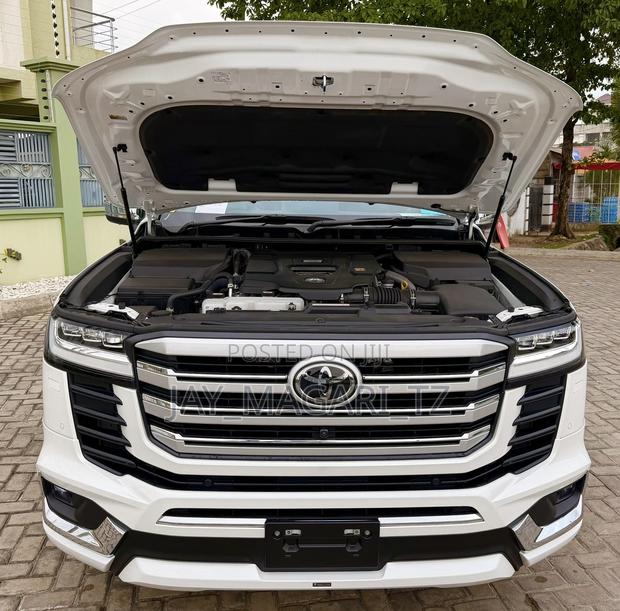 Toyota Land Cruiser 2024 White