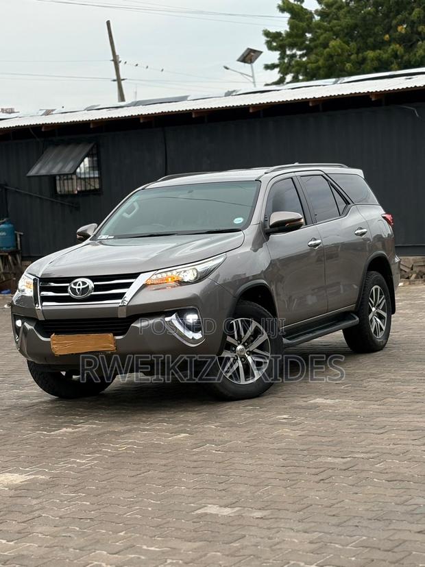 Toyota Fortuner 2018 Gray