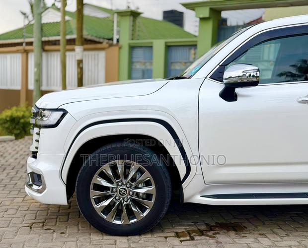 Toyota Land Cruiser 2024 White