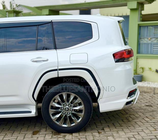 Toyota Land Cruiser 2024 White