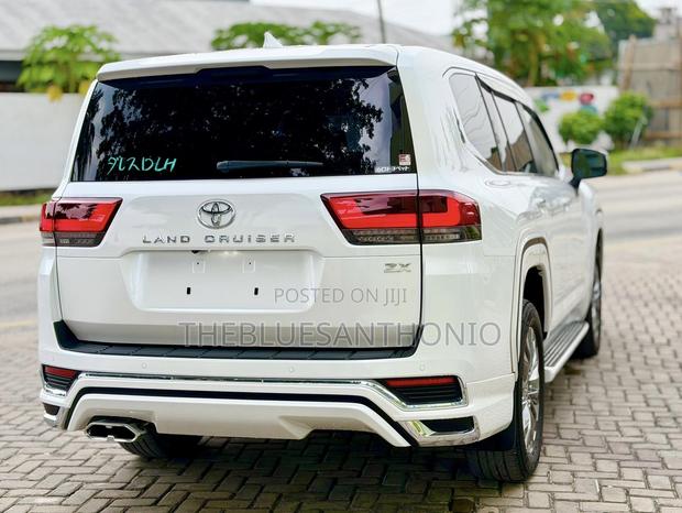 Toyota Land Cruiser 2024 White