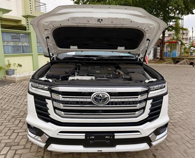 Toyota Land Cruiser 2024 White