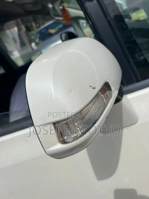 Toyota Noah 2.0 143hp AWD (8 Seater) 2008 White