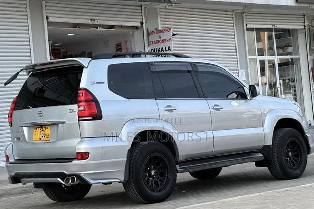 Toyota Land Cruiser Prado 2005 Silver