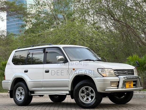 Toyota Land Cruiser Prado 2000 White