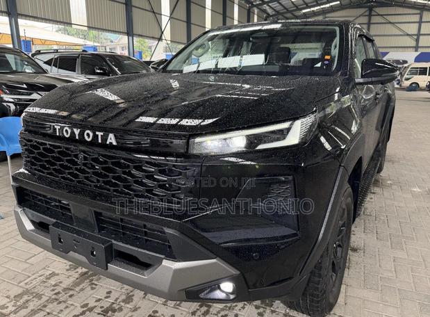 New Toyota Hilux 2025 Black