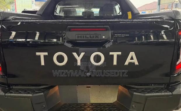 New Toyota Hilux 2025 Matt Black