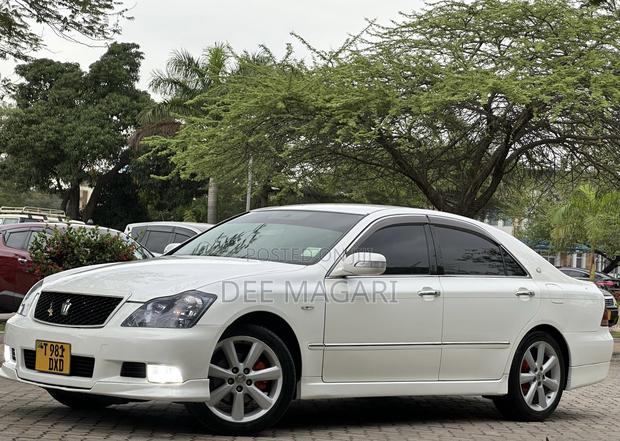 Toyota Crown 2006 White