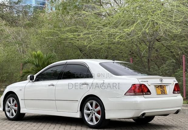 Toyota Crown 2006 White