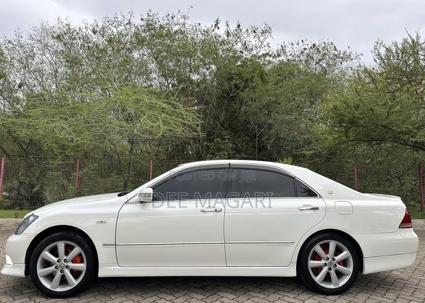 Toyota Crown 2006 White